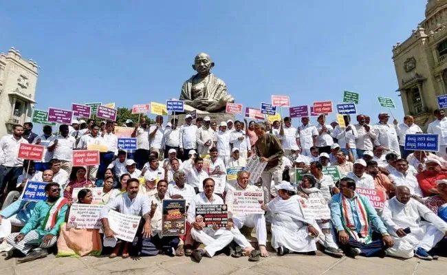 Karnataka CM Siddaramaiah Dharna Against Meagre Drought Relief Released