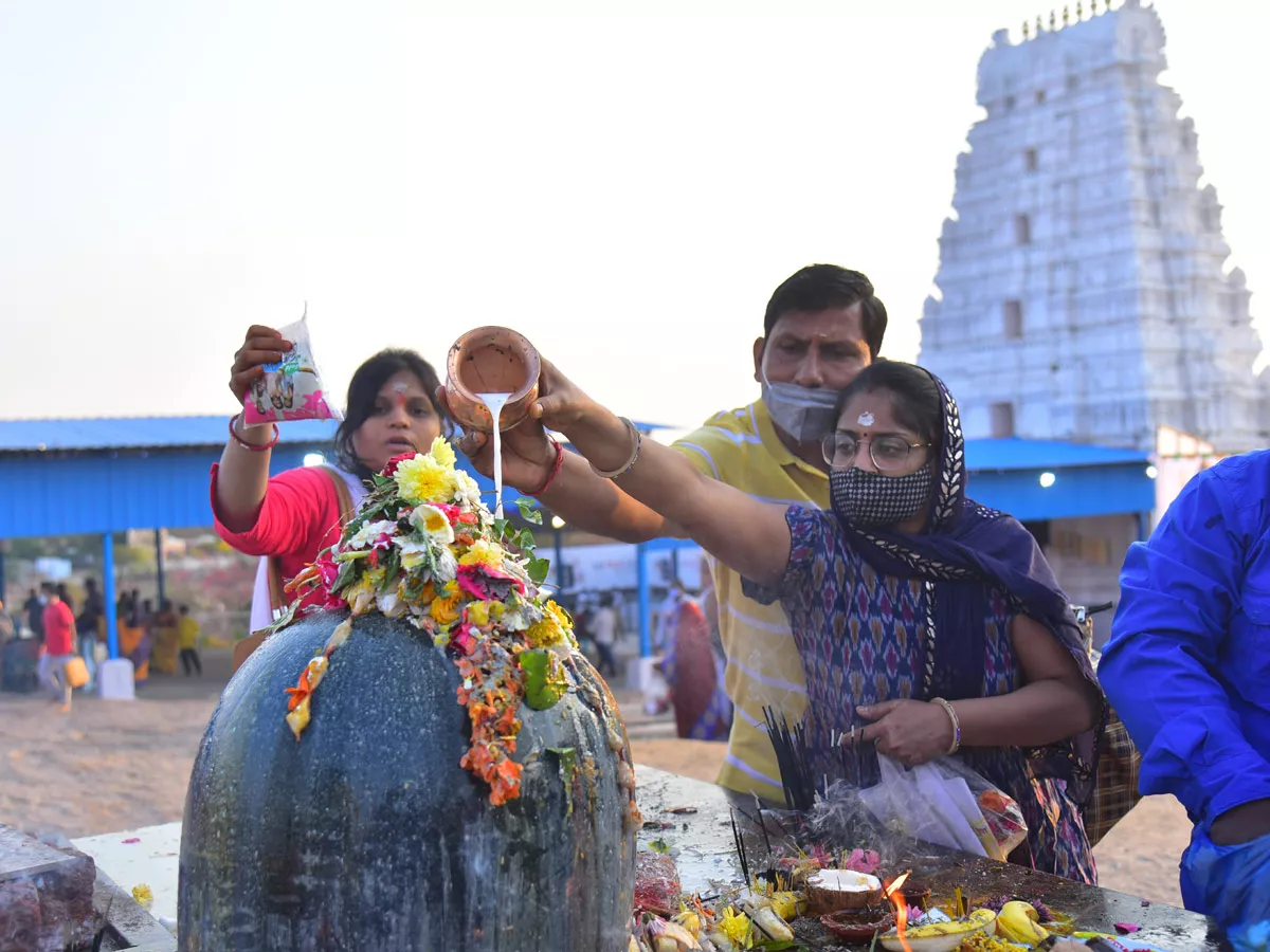 Maha Shivaratri 2021: Rush At Keesaragutta Photo Gallery - Sakshi