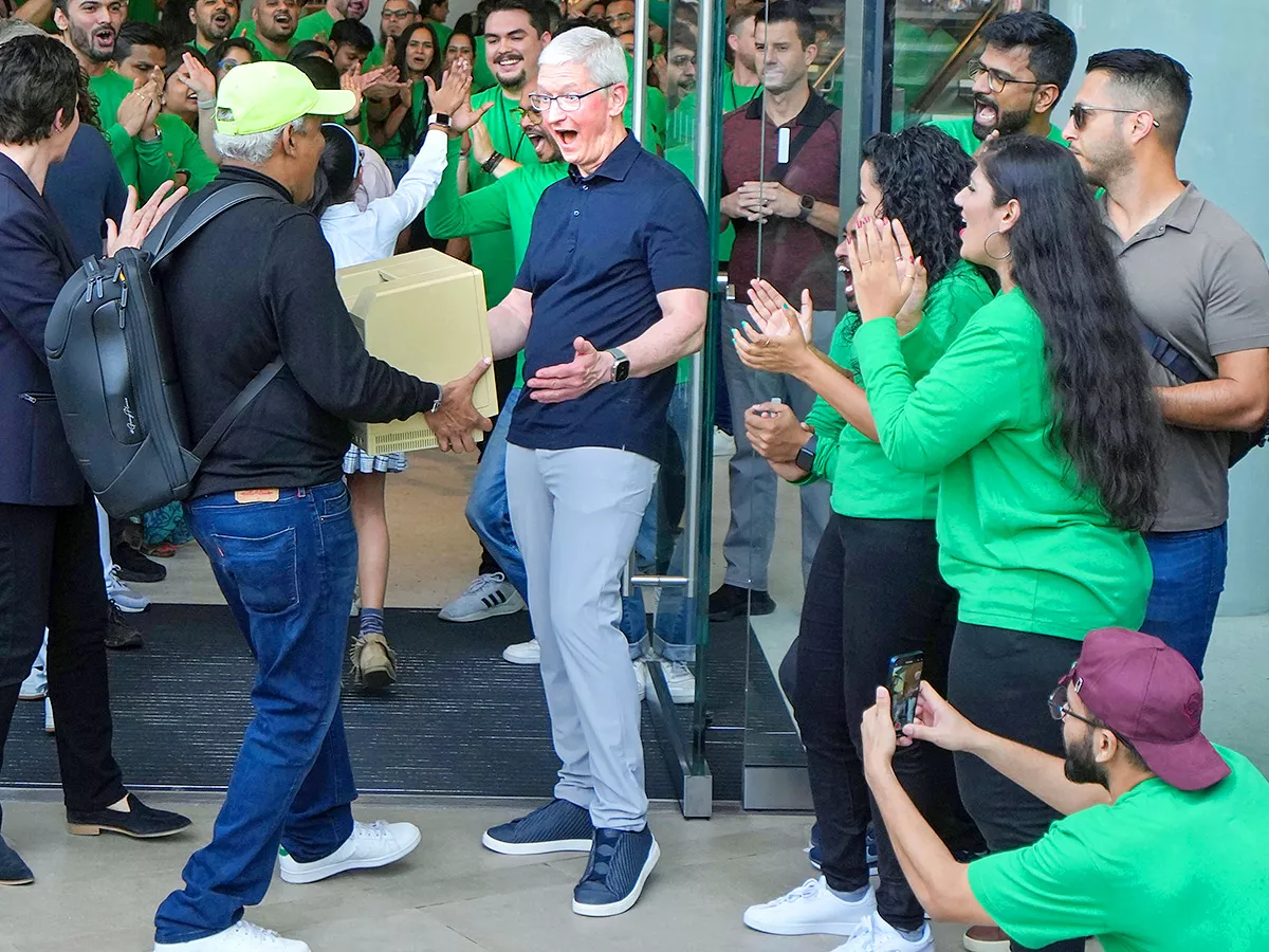 Apple CEO Tim Cook Opening Apple store in Mumbai - Sakshi