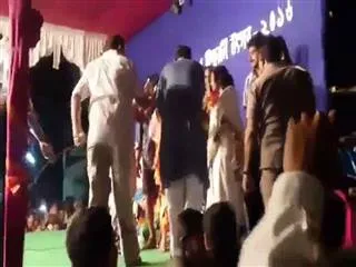 Hilarious! Mamata Banerjee uses torch as mic, video goes viral - Sakshi