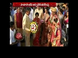chandrababu-naidu-wife-bhuvaneswari-wrist-injury - Sakshi