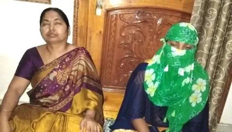 Hanamkonda-Wife Protest In Front Of Husband House For Justice  - Sakshi