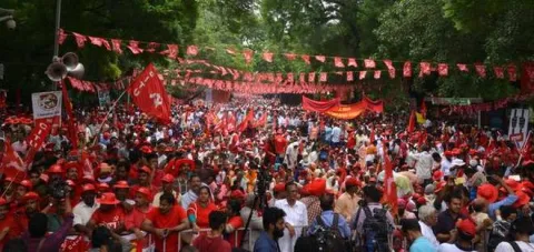 In support of their demands, farmers, workers take out Mazdoor Kisan Sangharsh rally in Delhi - Sakshi