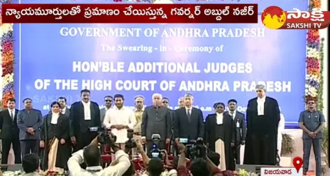 CM YS Jagan Group Photo With Governor Abdul Nazeer And New AP High Court Judges