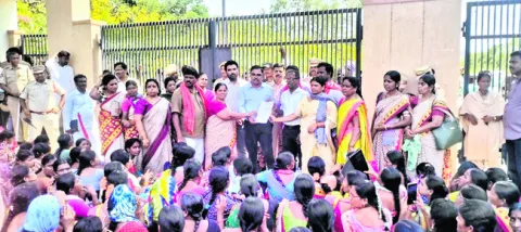 అంగన్‌వాడీల హామీలు నెరవేర్చాలి : సీఐటీయూ 