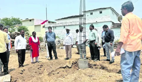 ఇందిరమ్మ ఇళ్ల నిర్మాణం వేగవంతం చేయాలి 