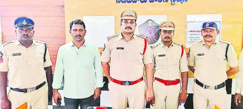అక్క 