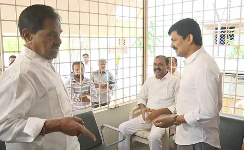 YSRCP Bumana Karunakara Reddy Other Leaders House Arrest In Tirupati1