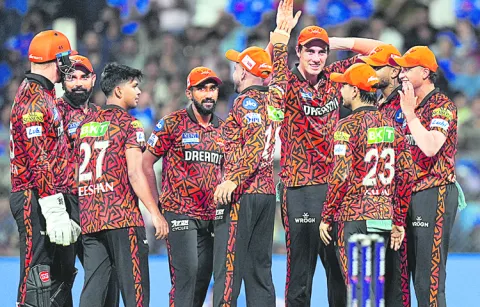 Mumbai beat Sunrisers Hyderabad by 4 wickets7