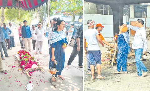 Daughter Perform Last Rites of their Father