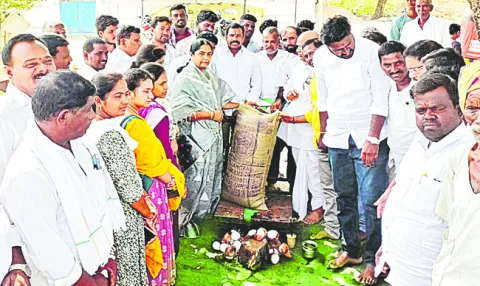 దళారులను నమ్మి మోసపోవద్దు