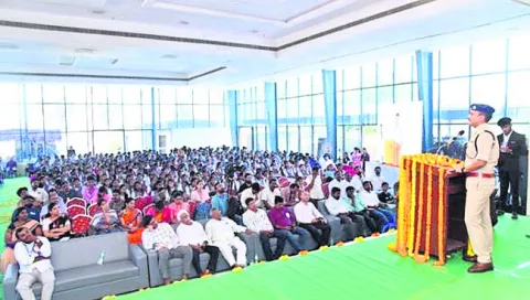 మాదక ద్రవ్యాల జోలికి పోవద్దు... : ఎస్పీ