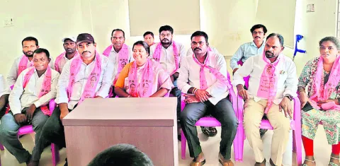 ‘మంత్రుల మతి భ్రమించింది’