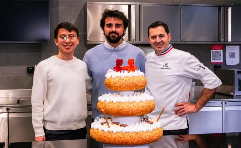 Robotic Cake Was Lit By Edible Chocolate Batteries14