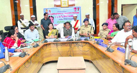 అట్రాసిటీ కేసులు పరిష్కరించండి