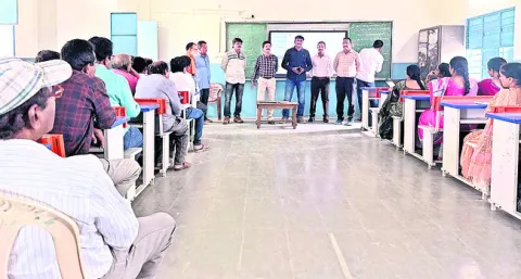పదోన్నతి పొందిన ఉపాధ్యాయులకు శిక్షణ