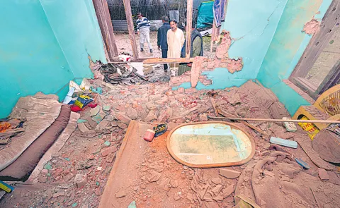 Two civilians killed, 6 wounded in Pakistan shelling in Jammu Kashmir12