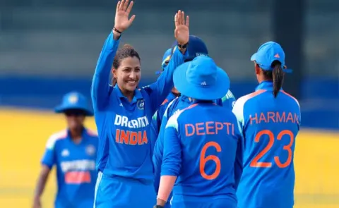 India wins Women's ODI Tri-Series, beats Sri Lanka by 97 runs in final8