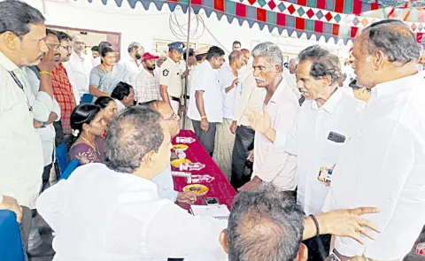 AP Farmers reject land acquisition for Sports City: Andhra Prades2