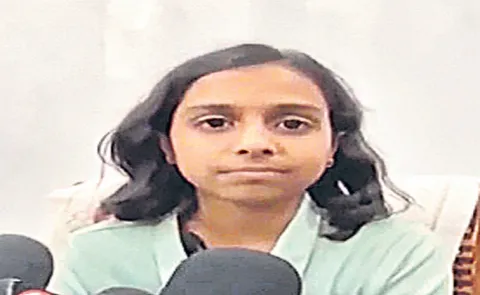 I am proud of my father, I will avenge his death says Sergeant Surendra Moga daughter12