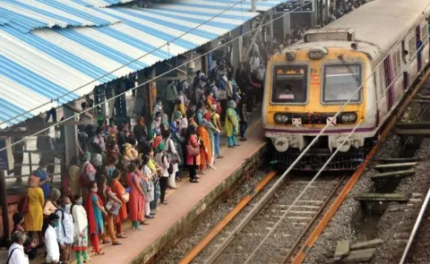 Women Hang Onto Moving Train After Delay Of Kalyan Ladies Special Goes Viral14