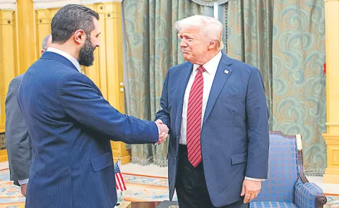 Qatar Airways inks 96B Boeing jet deal during Trump visit12