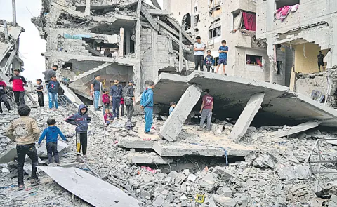 Israel kills over 100 in Gaza as Palestinians mark 77 years since the Nakba15