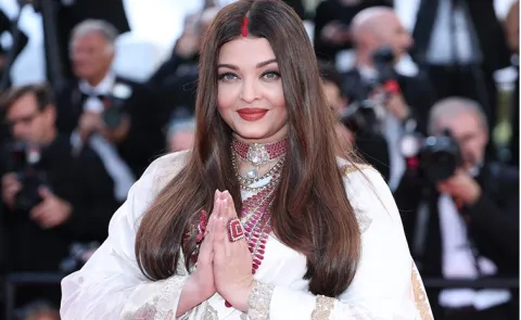 Cannes Aishwarya Dons Heirloom Jewels At Regal Necklace With 500 Carat Mozambique Rubies12