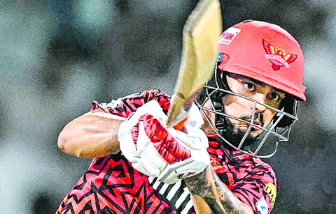 Hyderabad beat Royal Challengers Bangalore by 42 runs
