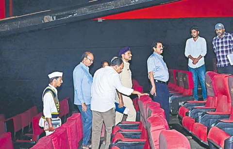 Inspection of movie theaters in several areas on government orders8