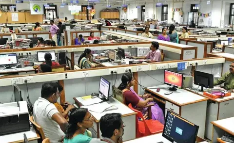 kerala govt employees to retire on may 31