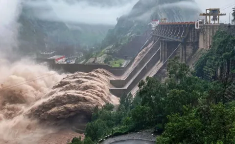 Authorities Open Salal Dam Gates To Regulate Water Flow After Heavy Rains In jammu and kashmir9