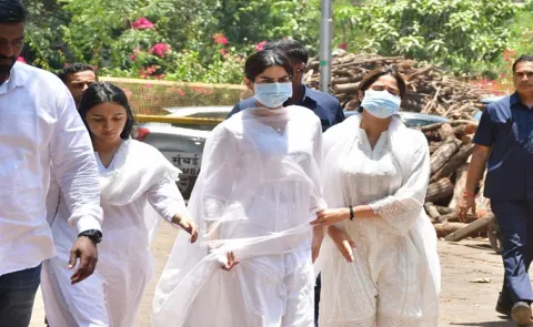 Bollywood Actress Janhvi Kapoor Attended Grand Mother Last Rites