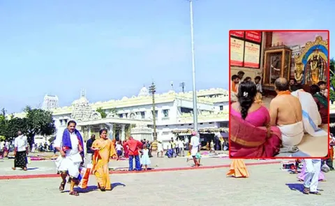Annavaram temple AEO Kondalarao Over Action With Devotees4