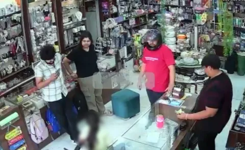 Girl Went To Return Items She Bought Shopkeeper Refused She Then Did This14