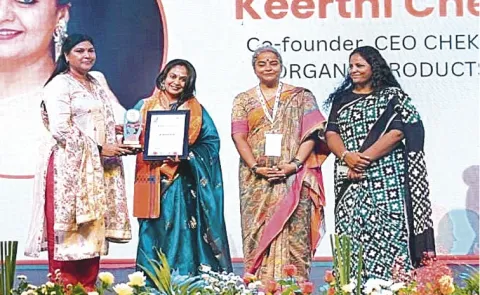 Entrepreneur Chekoti Keerthy Reddy received the Stree Shakti Puraskar 13