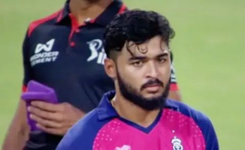 Riyan Parag Gives Angry Reaction To RR Star After His Wicket Vs KKR3
