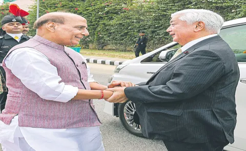 Japanese Defense Minister offered full support to India12