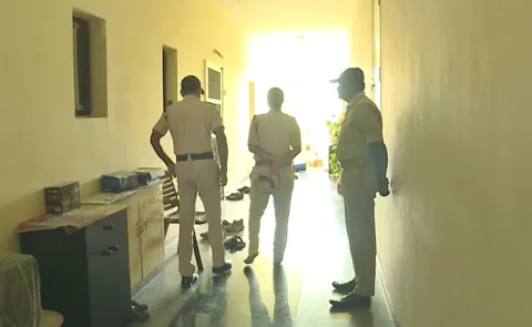 AP Police Over Action At Sakshi Editor Dhanunjaya Reddy1