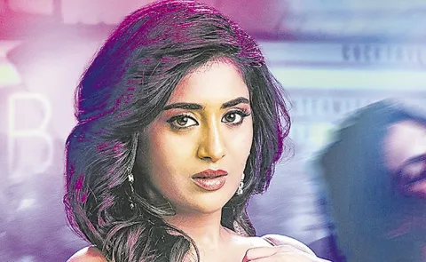 Glimpse of Rashi Singh from Web Series 3 Roses Season 2 Released