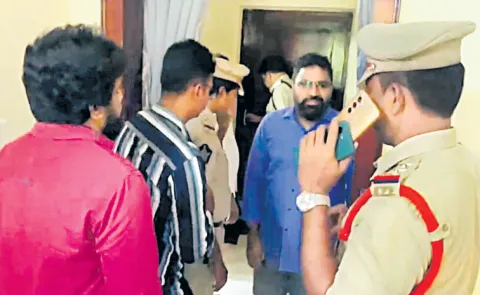 Chandrababu Govt Police Searches at Sakshi Editor Dhananjaya Reddy residence2