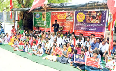 Small traders agitation at tirumala tirupati Srivari metty
