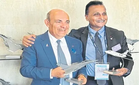 Dassault Aviation Partners with Reliance Group to manufacture Falcon 2000 Business Jets in India