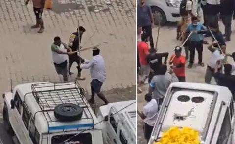 Viral Video: All Out Brawl Among Kedarnath Pilgrims15