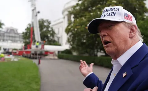 Crane Driver Sleep Infront US President Trump Video Viral13