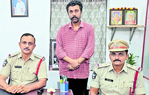 Man arrested for bomb threat call to Shah