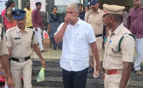 Vallabhaneni Vamsi Hospitalized From Vijayawada Jail7