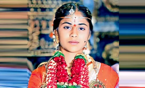 Married Woman Ends Life In Hyderabad