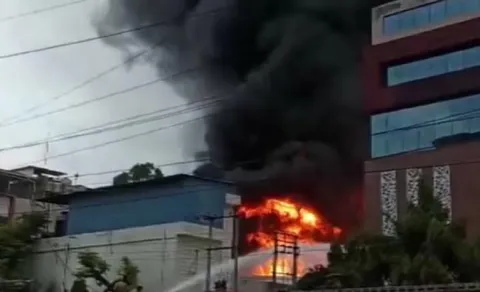 Massive Fire Breaks Out At Noida Private Firm