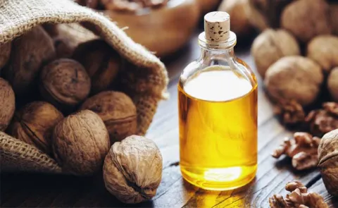 Beauty Tips: How to Remove Gray Hair with Walnuts